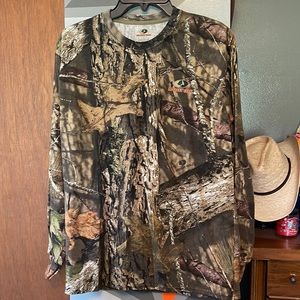 Mossy Oak camo long sleeve shirt